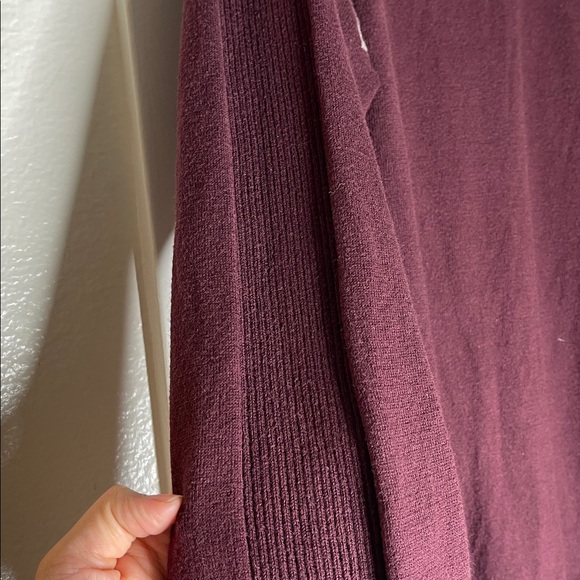 D&G Men's Vintage V-Neck Sweater in Burgundy and Cream - Picture 3 of 10